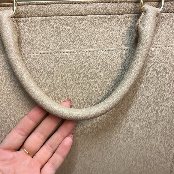 Elegant Cream Crossbody Bag - Picture 8 of 13